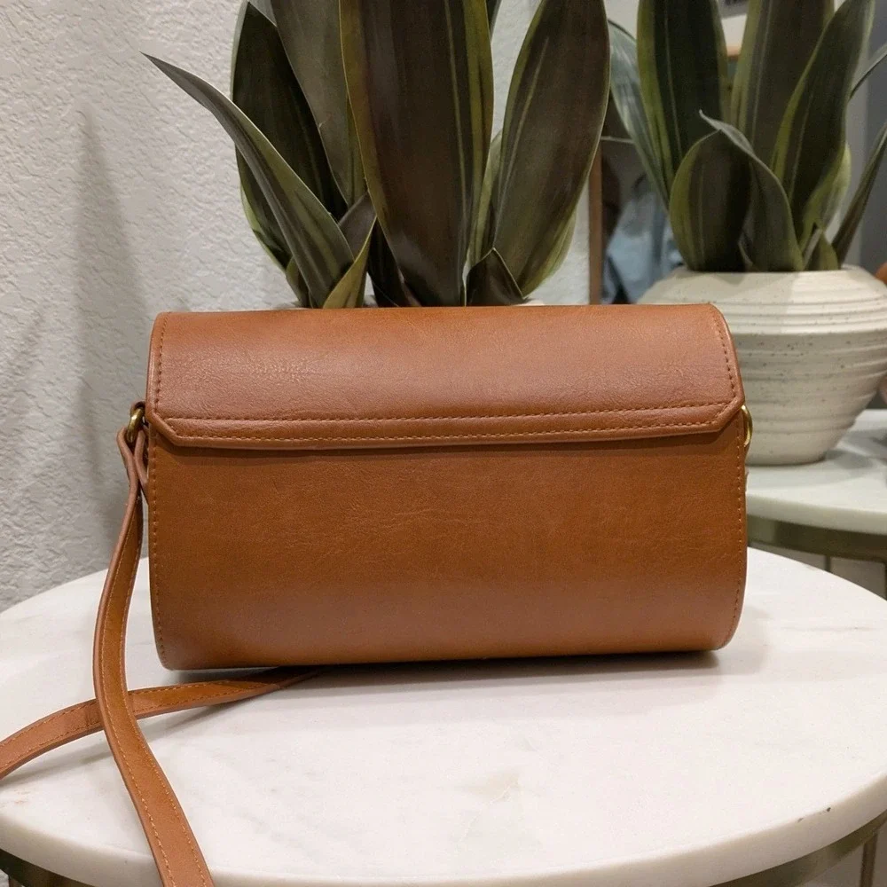 Universal Thread Barrel Crossbody Bag Women OS Brown Faux Leather Ring Closure‎